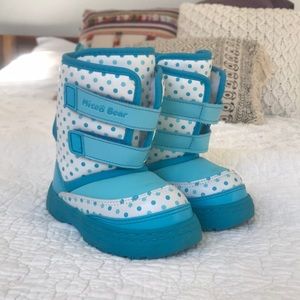 BUNDLE BOGO 🤩🤩 Kids winter boots Size 9 ❄️